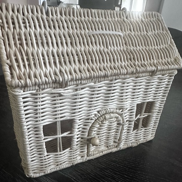 Rattan Dollhouse Basket - Picture 6 of 6